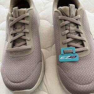 Sketchers women's slip on sneakers